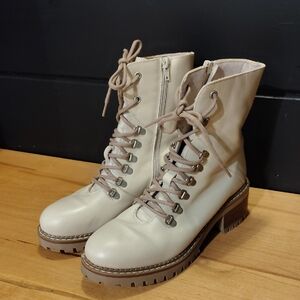 Bertuchi Women's 9(40)  Cream Leather Lace Up Boots
